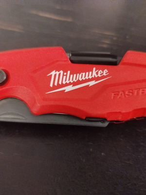 Milwaukee Fastback utility knife