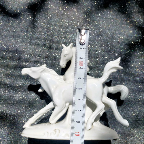 Horse figurine like new, white