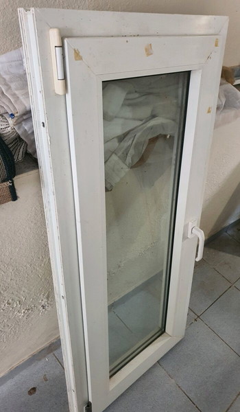 Κουφώματα, ενεργειακό παράθυρο, ανοιγόμενο και ανακλινόμενο.