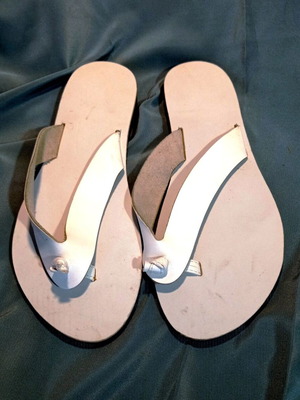 White leather flip-flop sandals new, size 37.5