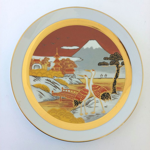 Porcelain Japanese plate used with gold details