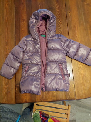 Παιδικό μπουφάν Benetton μωβ σαν καινούργιο, μέγεθος 92 cm
