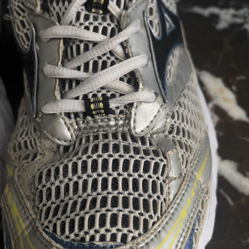 Mizuno Wave Nexus 6 Running Shoes used, size 46, silver and blue