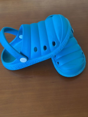 Sandals size 28 like new, blue and green, unisex