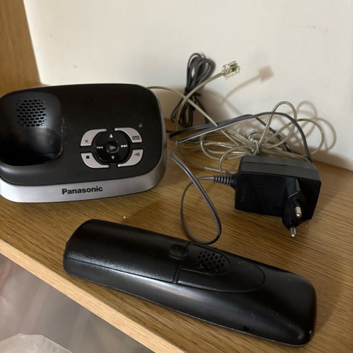 Panasonic cordless phone like new with speakerphone and multiple functions
