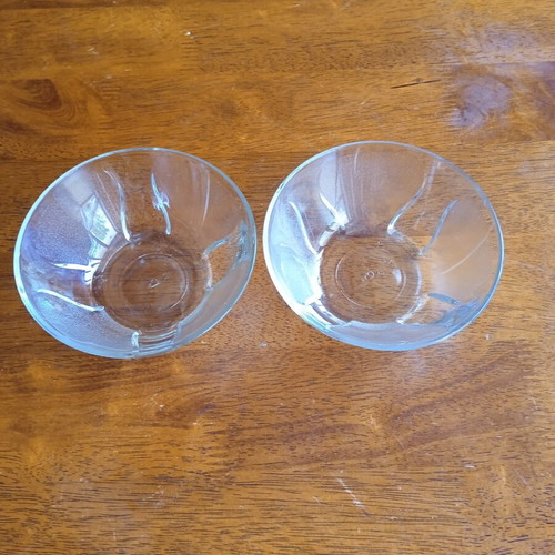 Glass bowls like new, set of two, 13 cm diameter