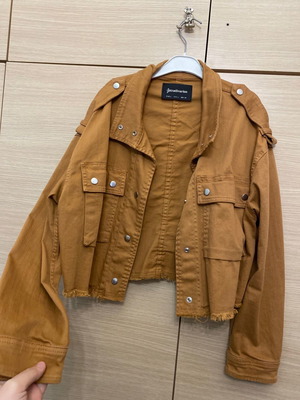 Τζακετ Stradivarius κοντό καφέ, μέγεθος L, φορεμένο μια φορά