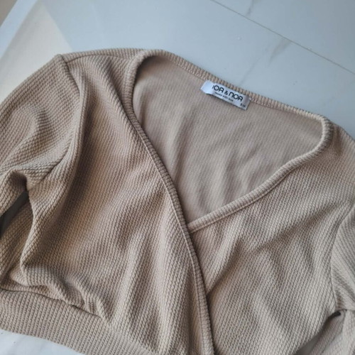 Women's short blouse like new, beige