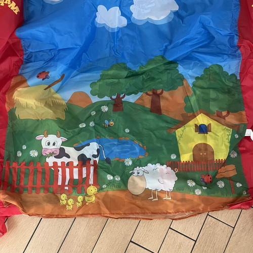 Children's Farm Play Tent like new, 95x72x102 cm