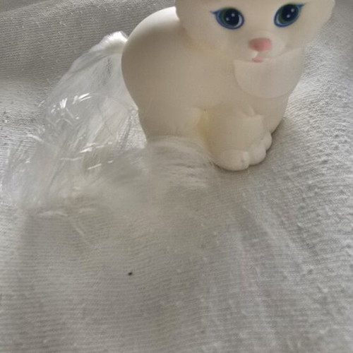 White Little Kitty Bella figure new