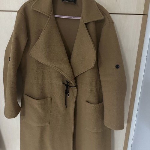 Camel coat with large collar and external pockets