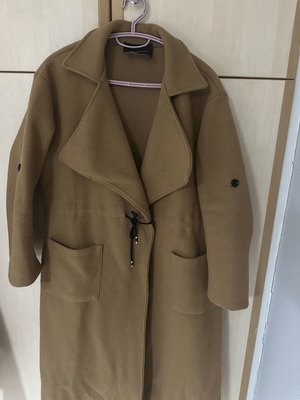 Camel coat with large collar and external pockets
