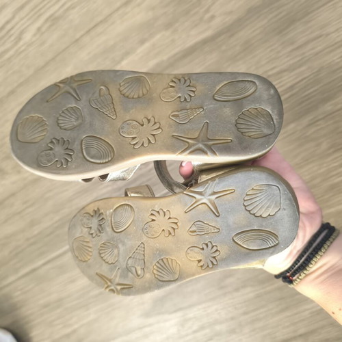 Gold sandals for girls, size 27