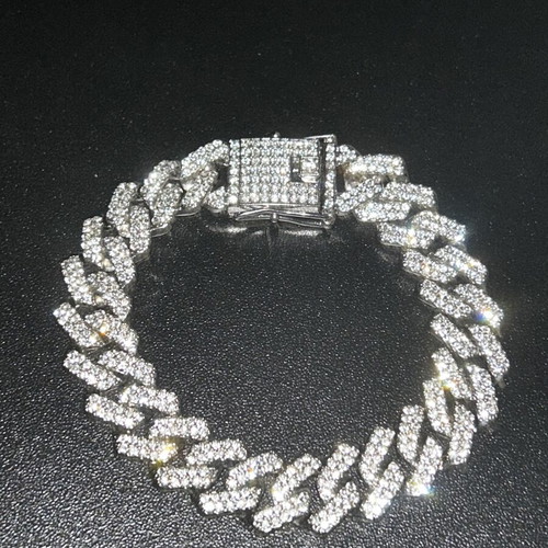 Chain bracelet like new, realistic diamond design, gray