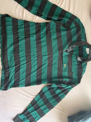 Lacoste πουλόβερ μεταχειρισμένο με κάποιες ατέλειες, μέγεθος M, μαύρο και πράσινο