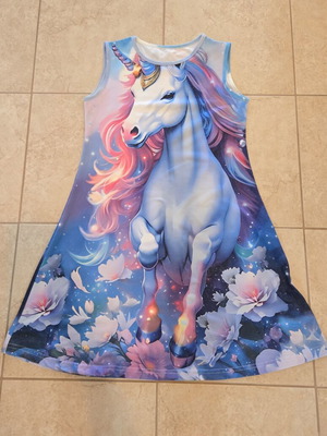 Girls' dress with unicorn print, size 8-9 years