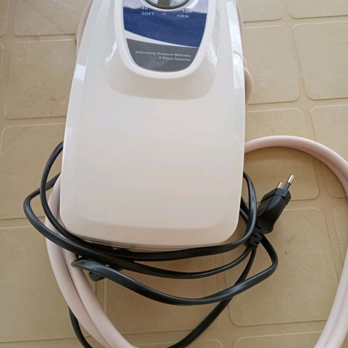 Air mattress for bedsores like new with pump