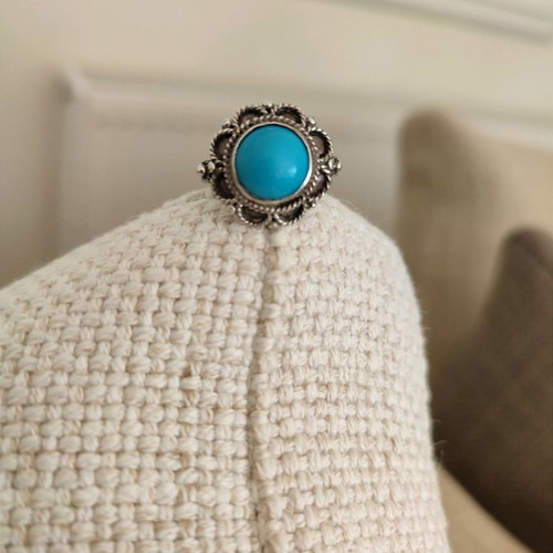 Silver vintage ring stamped 100 with turquoise stone in very good condition