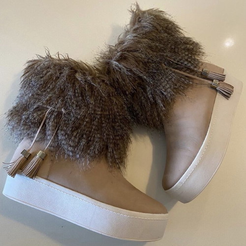 Carrano ankle boots with fur made of leather like new, beige