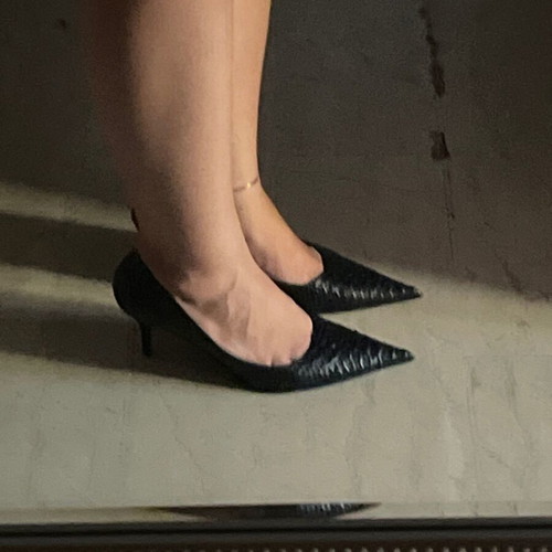 Shoe Bizz leather pumps, slightly worn inside