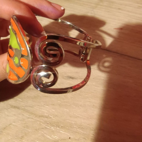 Bracelet with dolphin design, new
