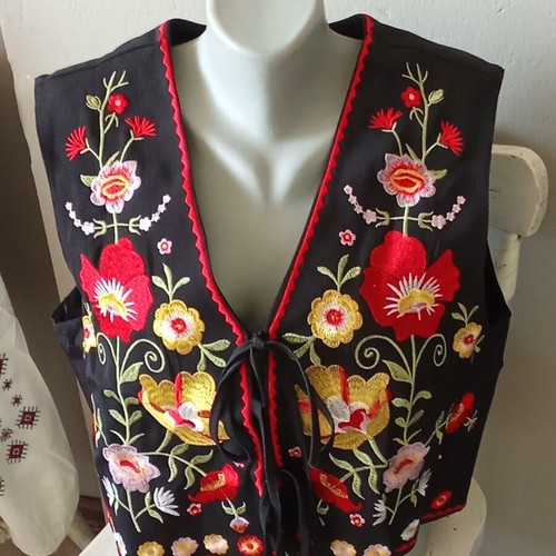 Folk costume new, shirt, ethnic vest and handmade necklace set