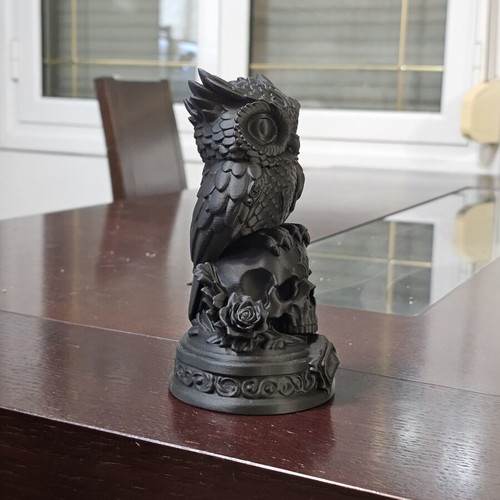 Figure 20 cm black matte like new