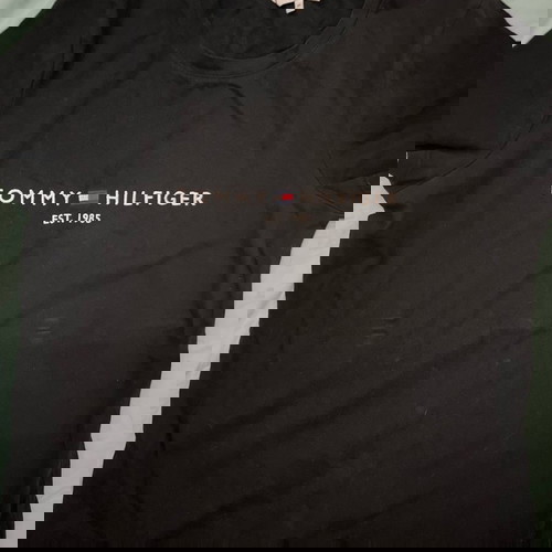 Πωλείται official t-shirt Tommy Hilfiger σε XL