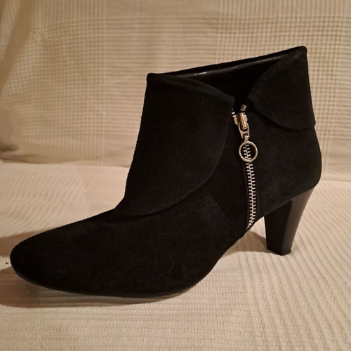 Boheme Italian leather women's heels new, black, size 40