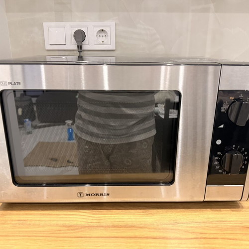 Morris microwave oven used in excellent condition