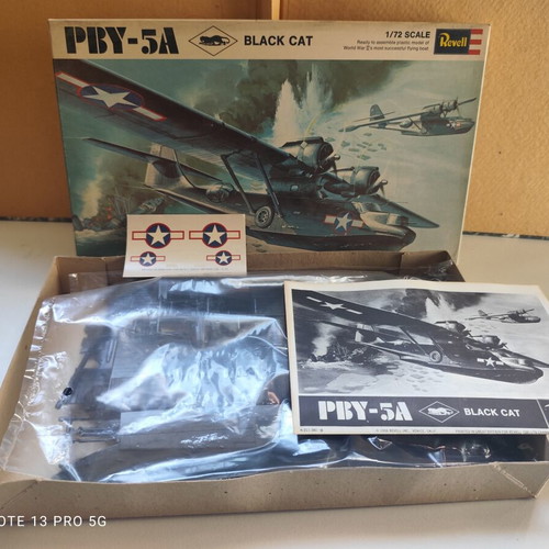 Revell PBY-5A Black Cat 1/72 vintage model kit