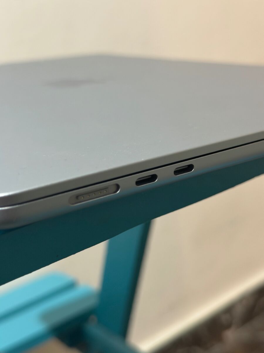 MacBook Air 15.3