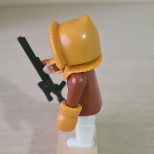 Eskimo Hunter Playmobil used