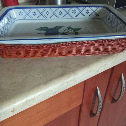 Vicko heat-resistant serving dish with wicker holder, 24 cm length