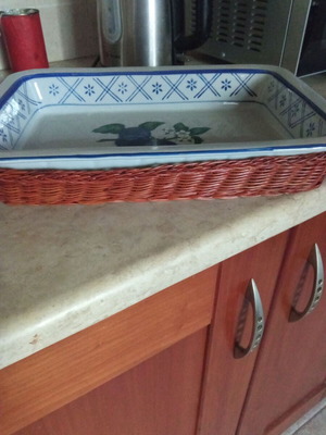 Vicko heat-resistant serving dish with wicker holder, 24 cm length