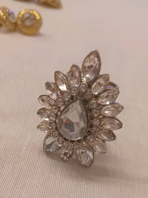 Silver ring with diamonds like new, large and impressive
