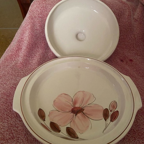 Oven dish with painting like new