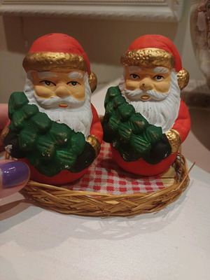 Christmas salt shaker with Santa like new