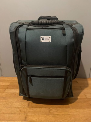 Makeup suitcase like new with 2 large and 2 small pouches, dark green