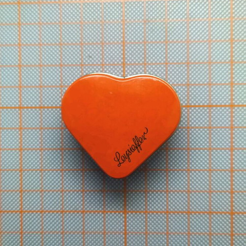 Metal red small heart-shaped box like new