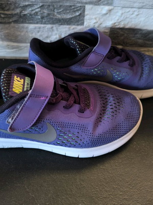 Παιδικά αθλητικά παπούτσια Nike μεταχειρισμένα, νούμερο 34, μωβ