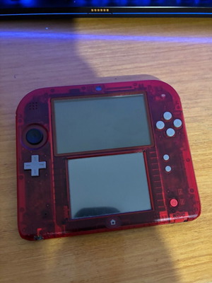 Nintendo 2DS Crystal Red μεταχειρισμένο με 3 παιχνίδια και φορτιστή