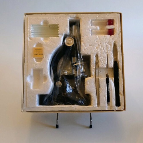 Hobby educational microscope used with 3 lenses and lighting