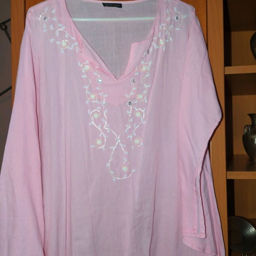Pink kaftan used I&D one size with embroidery and bell sleeve