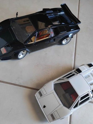 LAMBORGHINI μεταλλικά αυτοκίνητα σαν καινούργια, κλίμακα 1/18 μαύρο και 1/25 άσπρο
