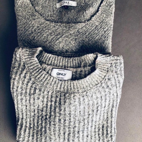 Only sweaters used, pack of 2, gray, sizes S and XS
