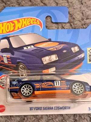 Hotwheels '87 Ford Sierra Cosworth new in card