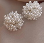 Earrings with small pearls
