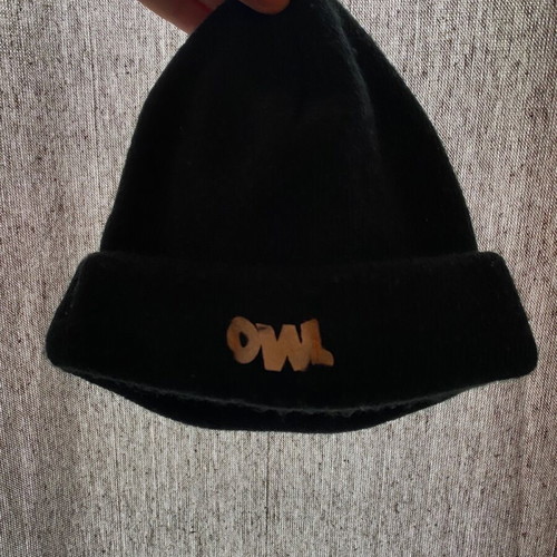 Owl beanie like new, authentic, black