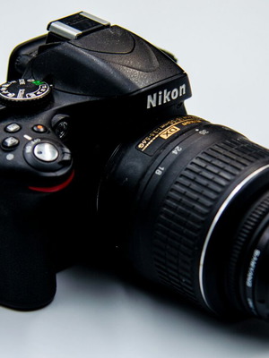 Nikon D5100 με φακό AF-S NIKKOR 18-55mm μεταχειρισμένη